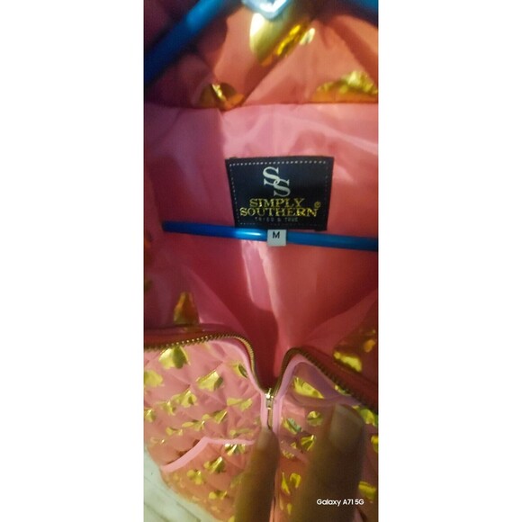 Simply Southern Size M Pink Gold Pineapple Quilted Puffer Vest Preppy - Picture 3 of 5